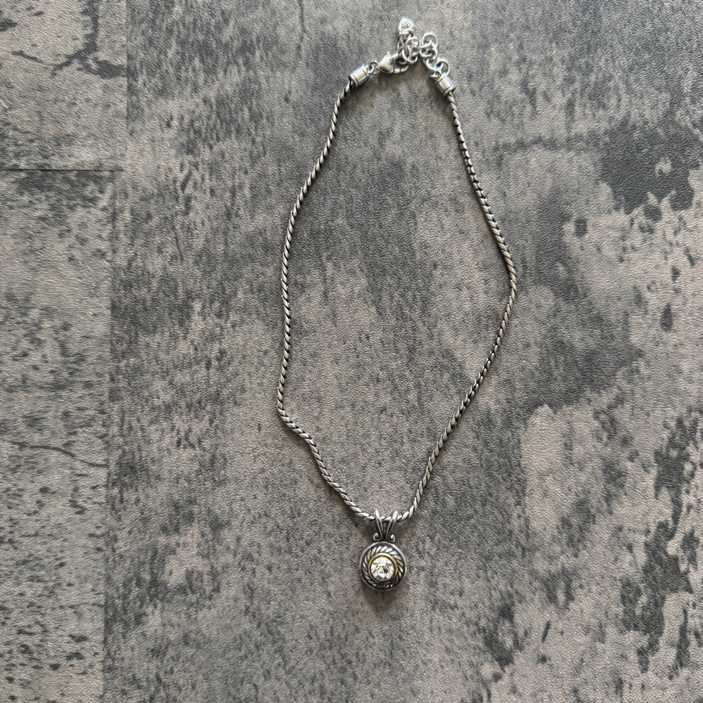 Elegant Silver Necklace with Pendant
